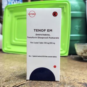 Kotak obat TENOF EM Emtricitabine 200 mg dan Tenofovir Disoproxil Fumarate 300 mg produksi Hetero Labs berisi 30 tablet.